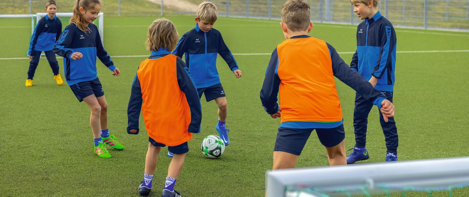 FB_SIXWINGS_NEWROYAL_NEWNAVY_45778_startsida